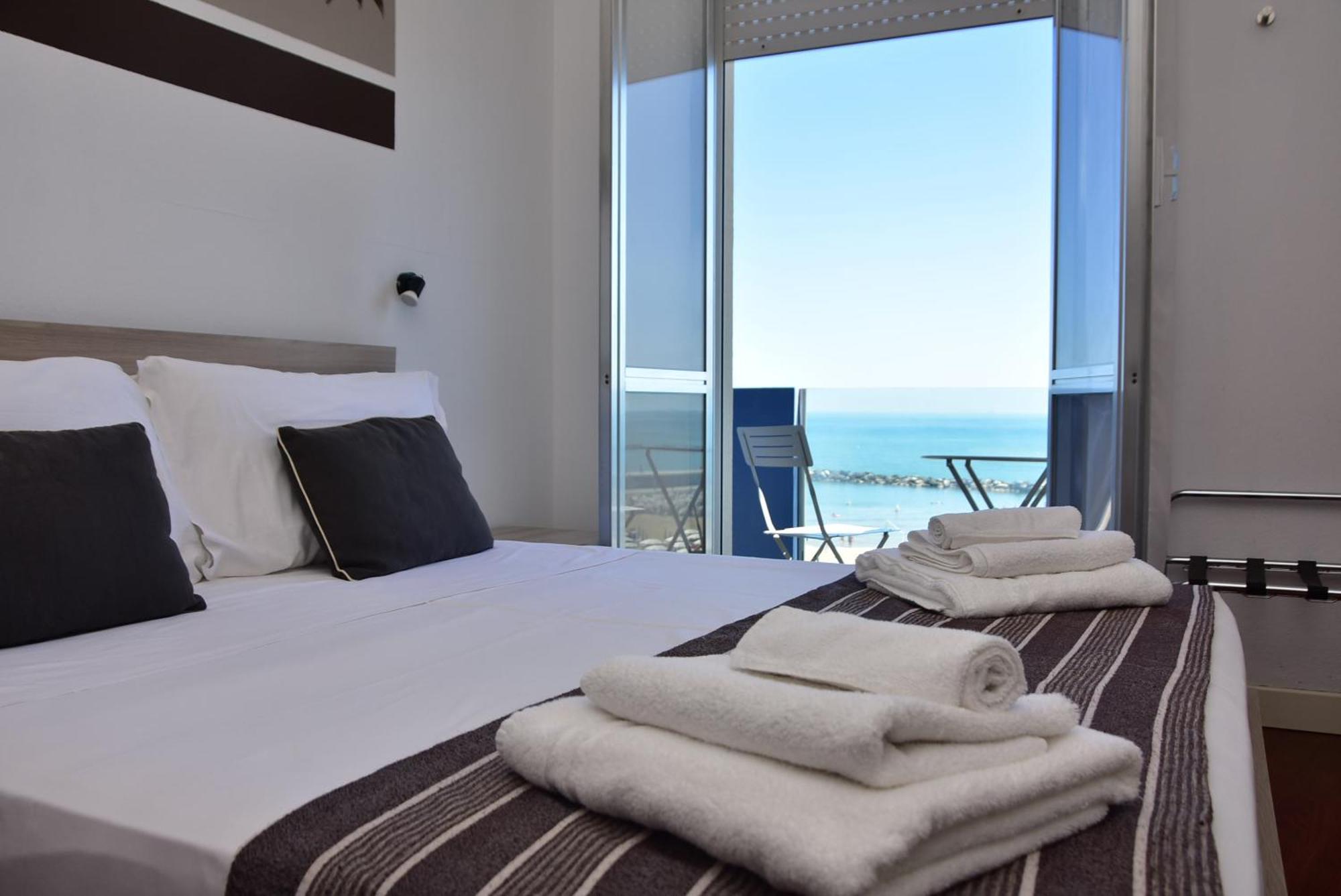 Hotel Al Nuovo Porto بيلاريا-إيجيا مارينا المظهر الخارجي الصورة